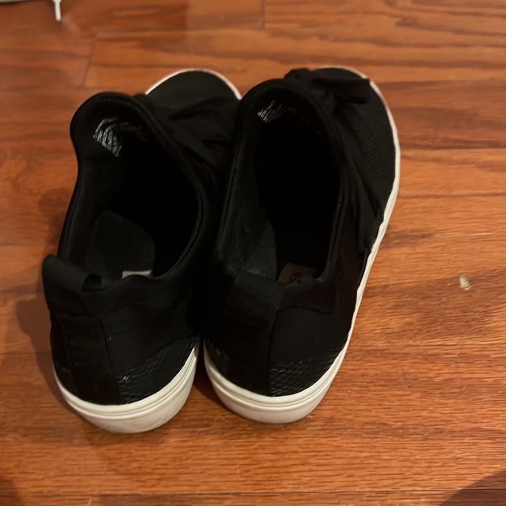 Steve Madden trendy sneaker - Picture 3 of 6
